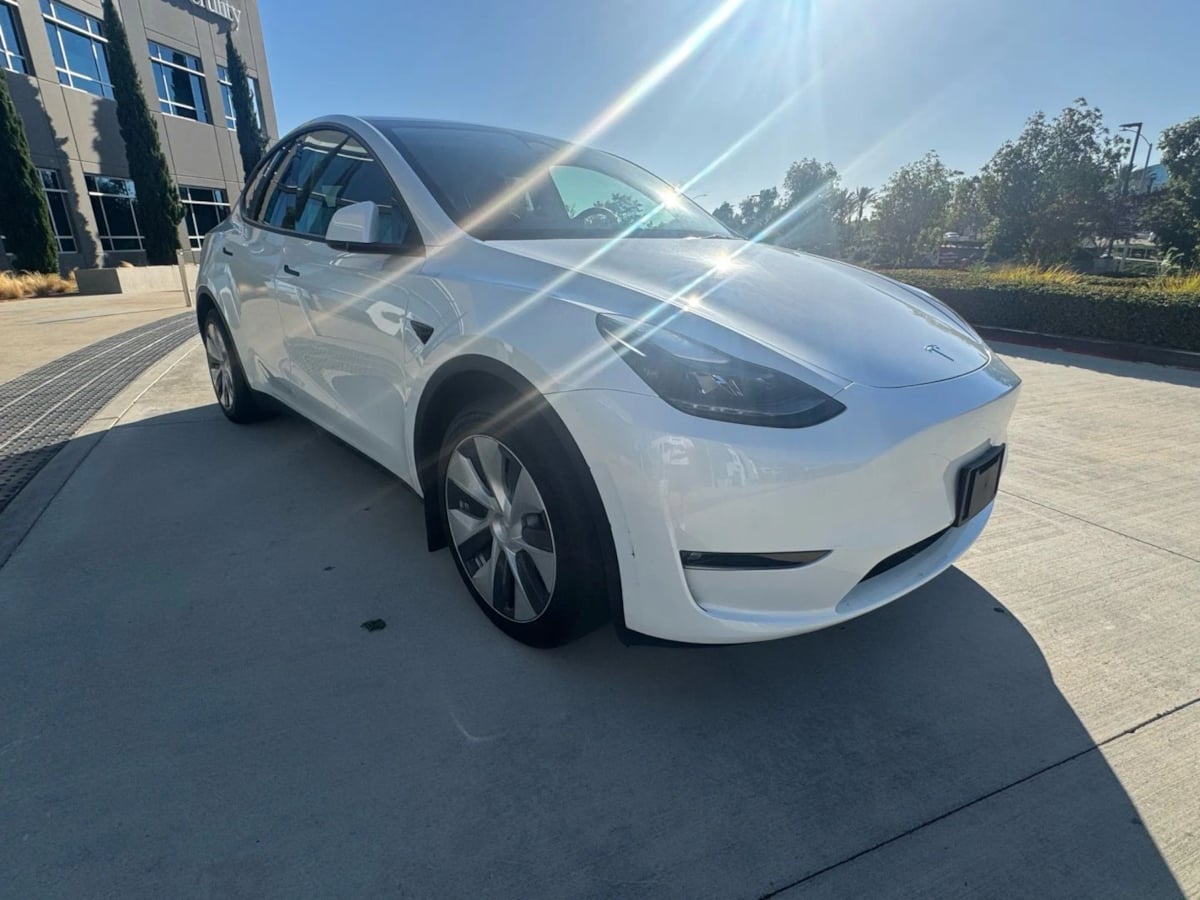 2023 Tesla Model Y Long Range photo 3