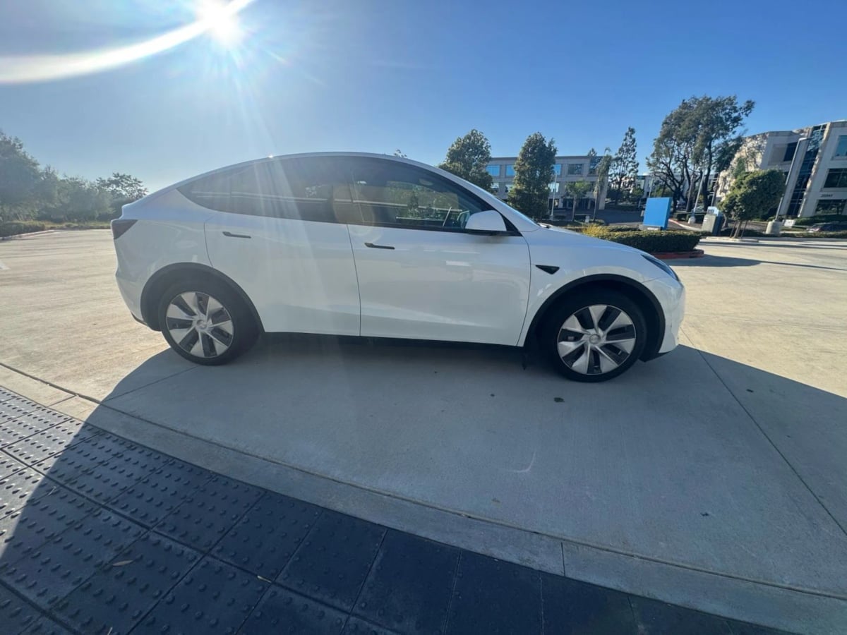 2023 Tesla Model Y Long Range photo 8
