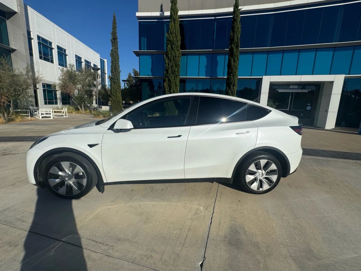 2023 Tesla Model Y Long Range photo 9