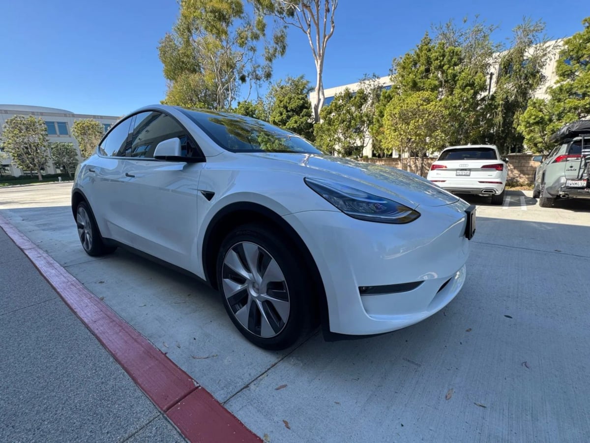 2023 Tesla Model Y Long Range photo 3