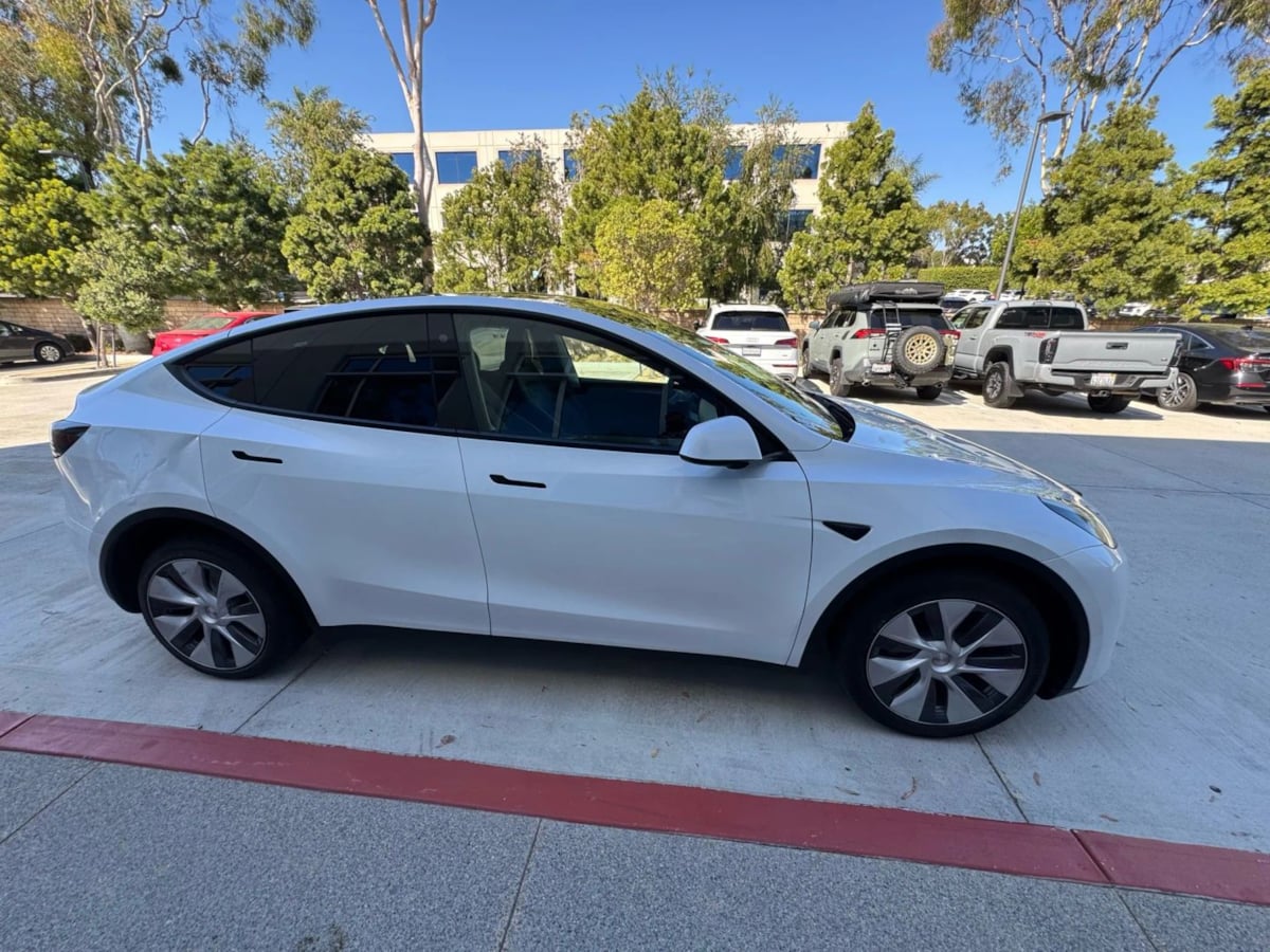 2023 Tesla Model Y Long Range photo 8