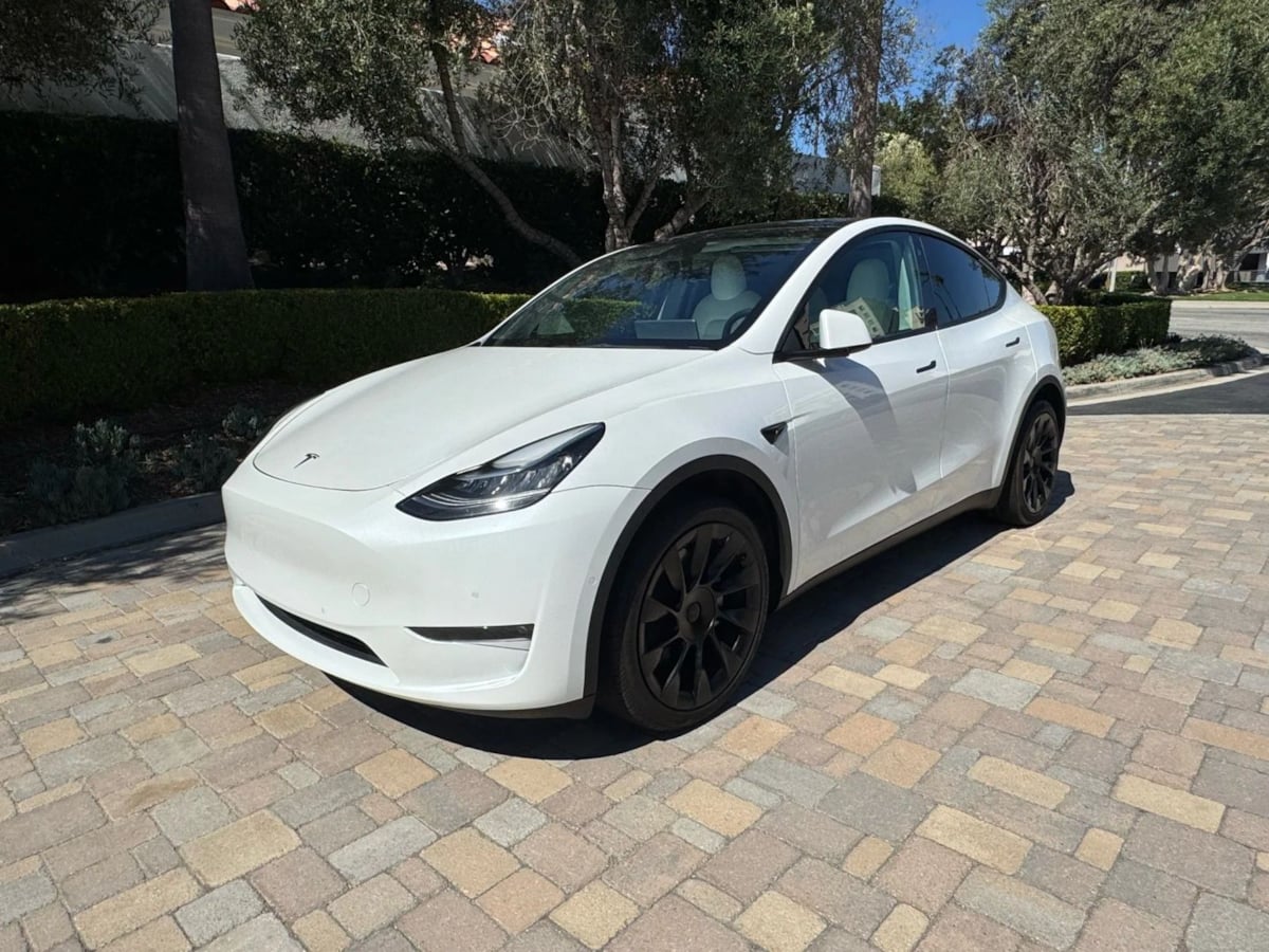 2022 Tesla Model Y Long Range photo 2