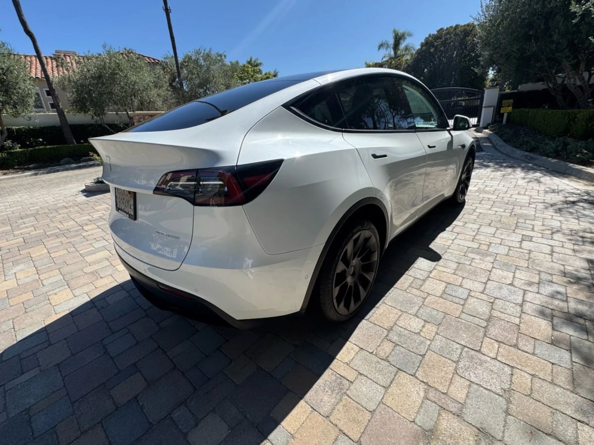 2022 Tesla Model Y Long Range photo 3