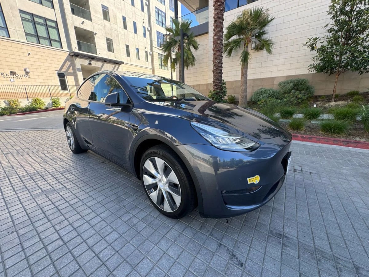2022 Tesla Model Y Long Range photo 3