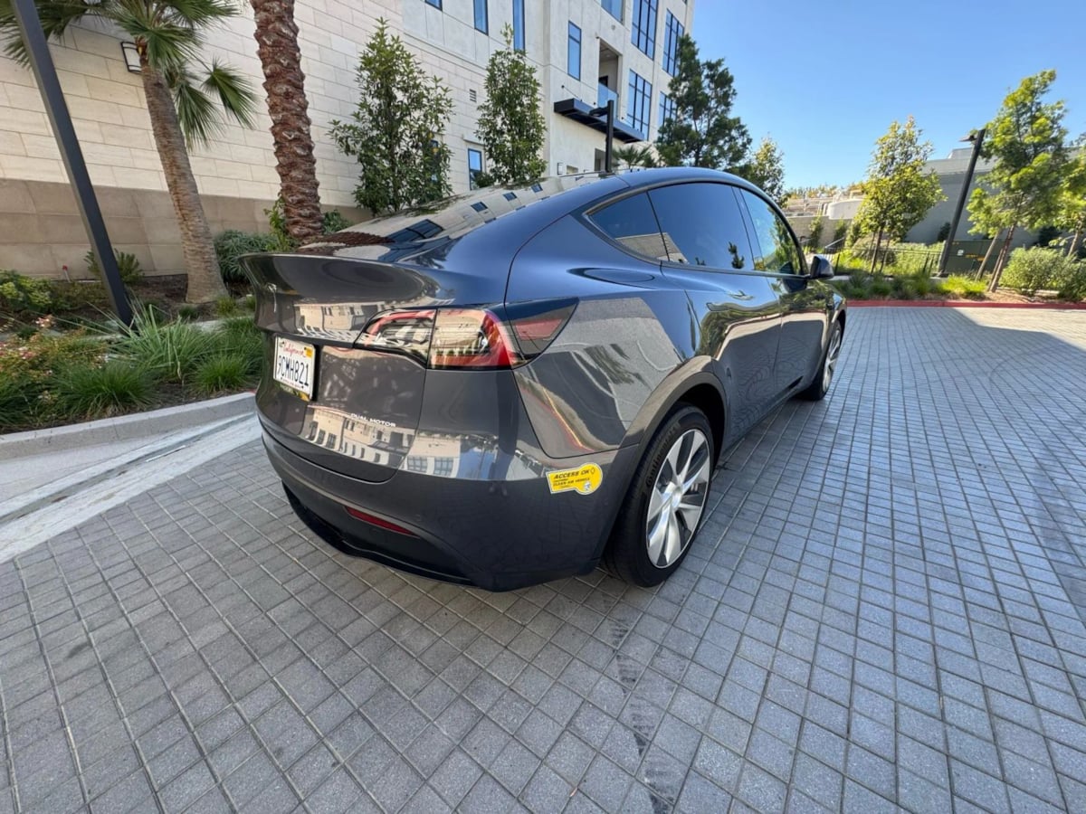 2022 Tesla Model Y Long Range photo 4