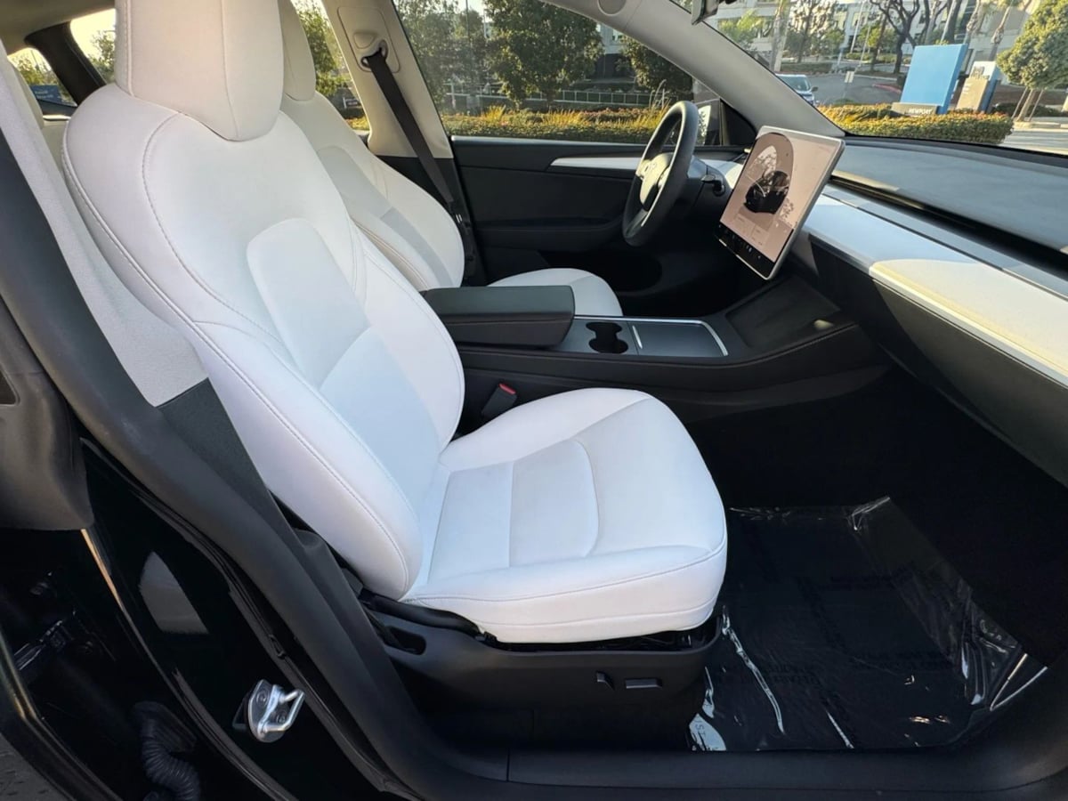 2023 Tesla Model Y Performance photo 10