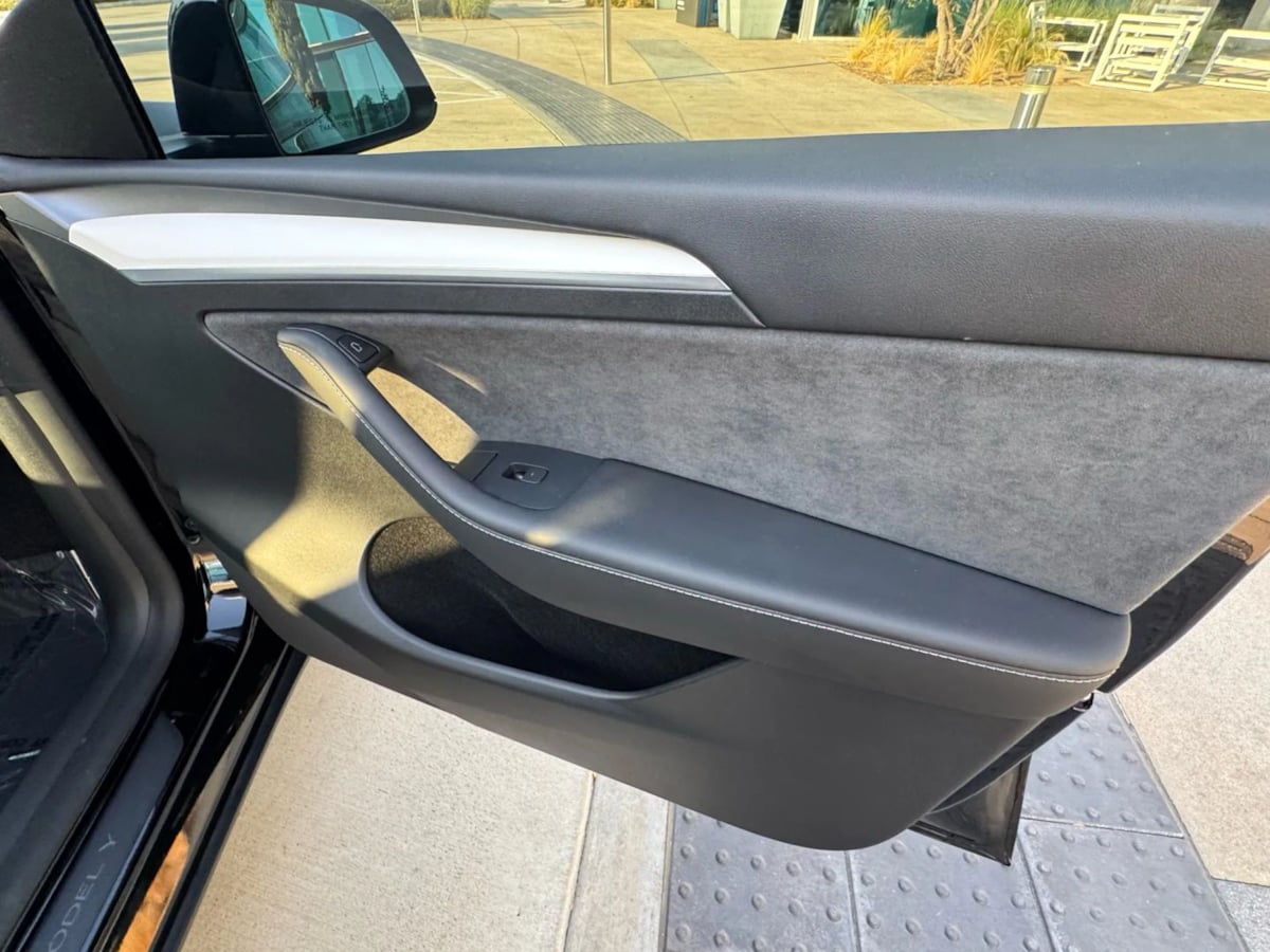 2023 Tesla Model Y Performance photo 28