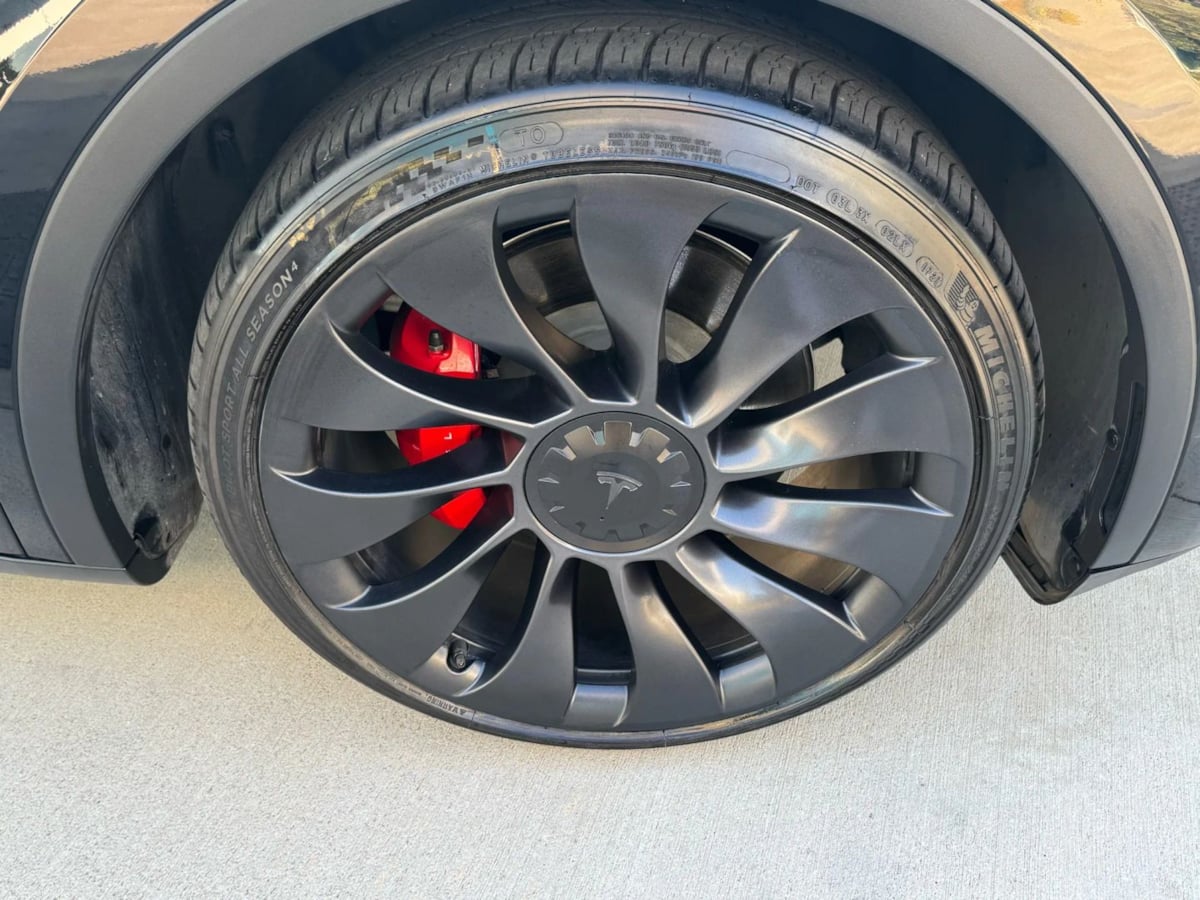 2023 Tesla Model Y Performance photo 30
