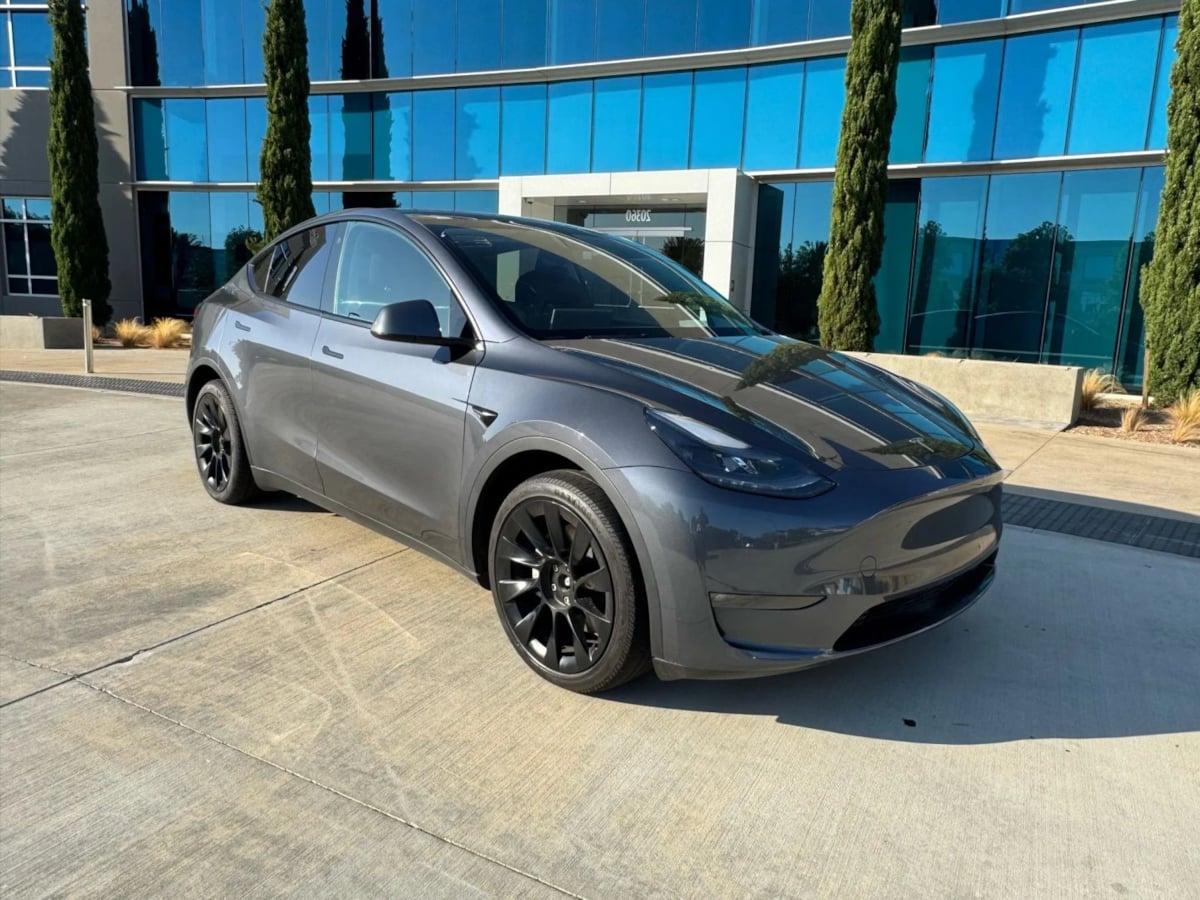 2023 Tesla Model Y Long Range photo 3