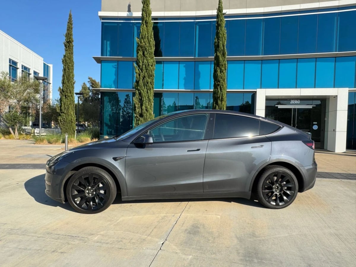 2023 Tesla Model Y Long Range photo 9