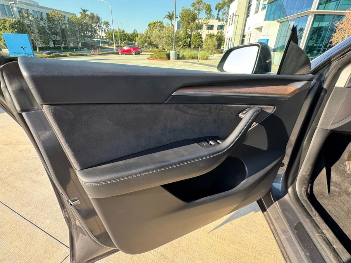 2023 Tesla Model Y Long Range photo 21
