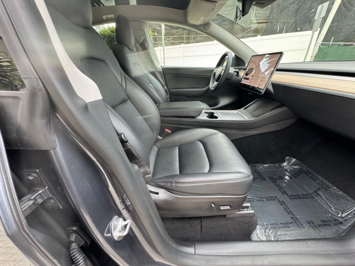 2022 Tesla Model Y Long Range photo 17