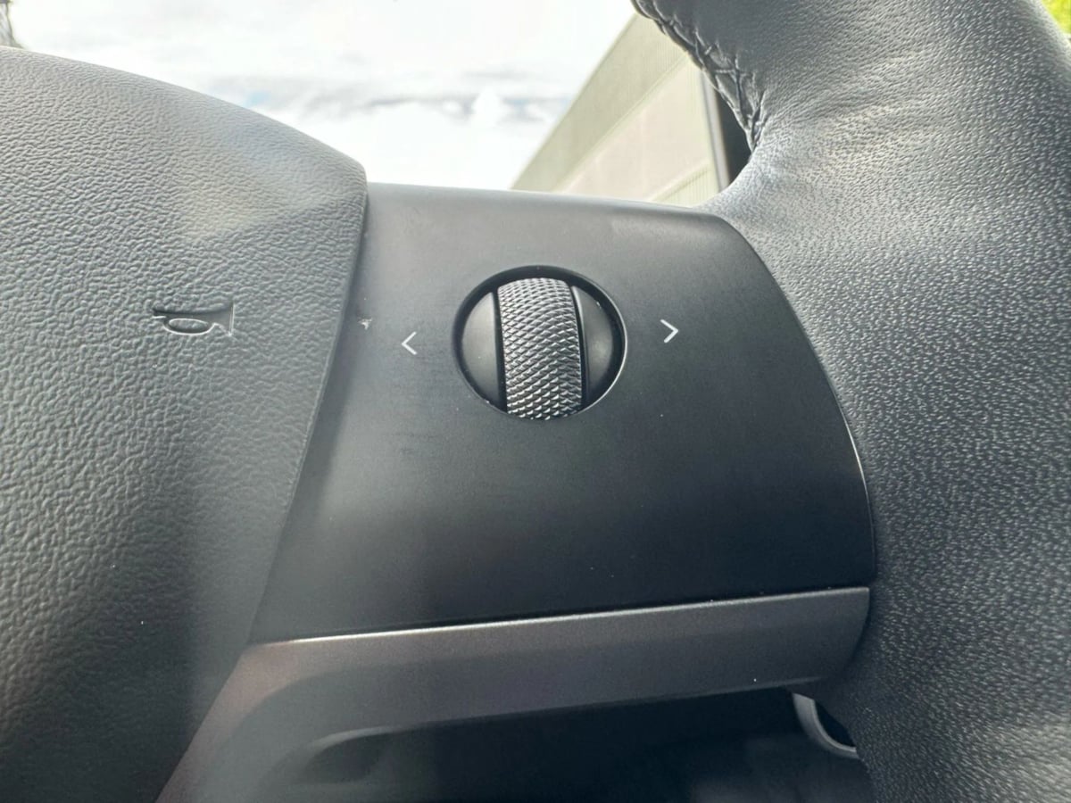2022 Tesla Model Y Long Range photo 23