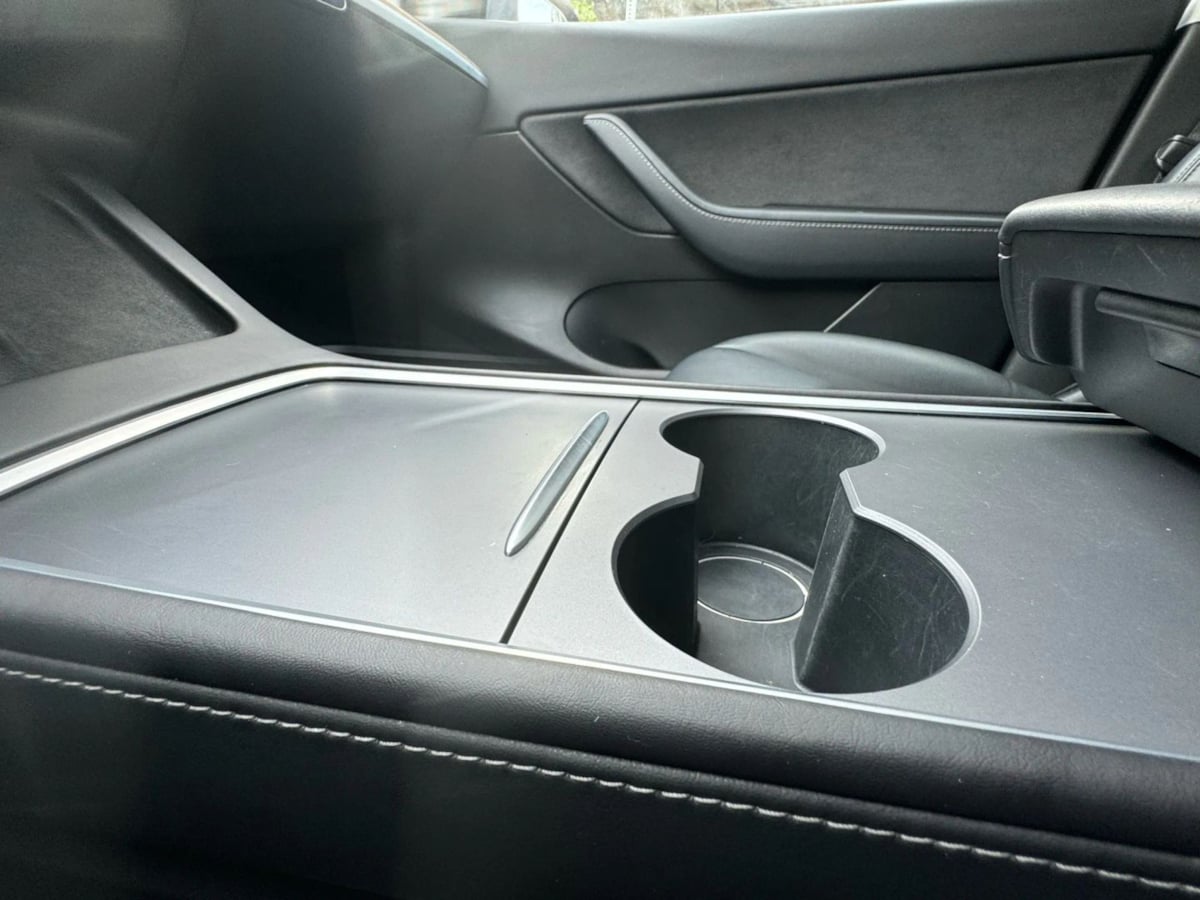 2022 Tesla Model Y Long Range photo 31