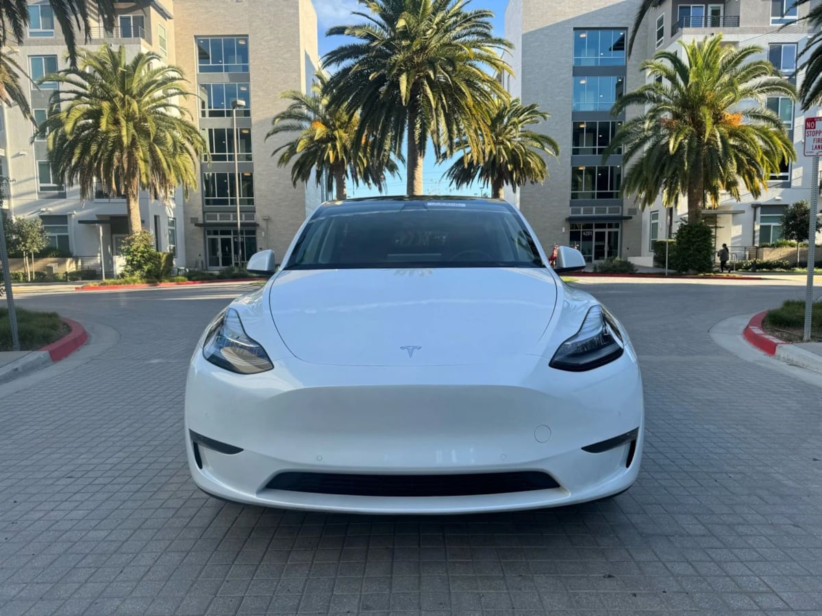 2024 Tesla Model Y Long Range photo 2