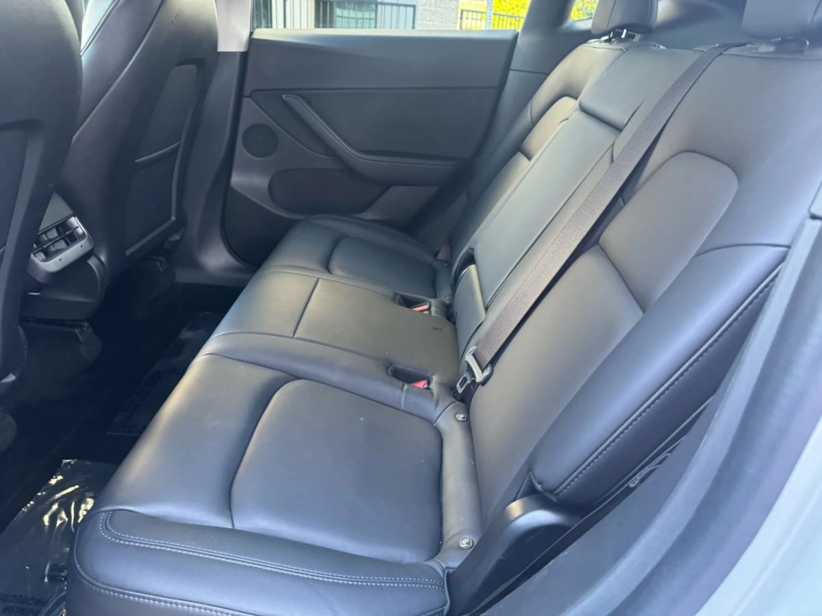 2024 Tesla Model Y Long Range photo 7