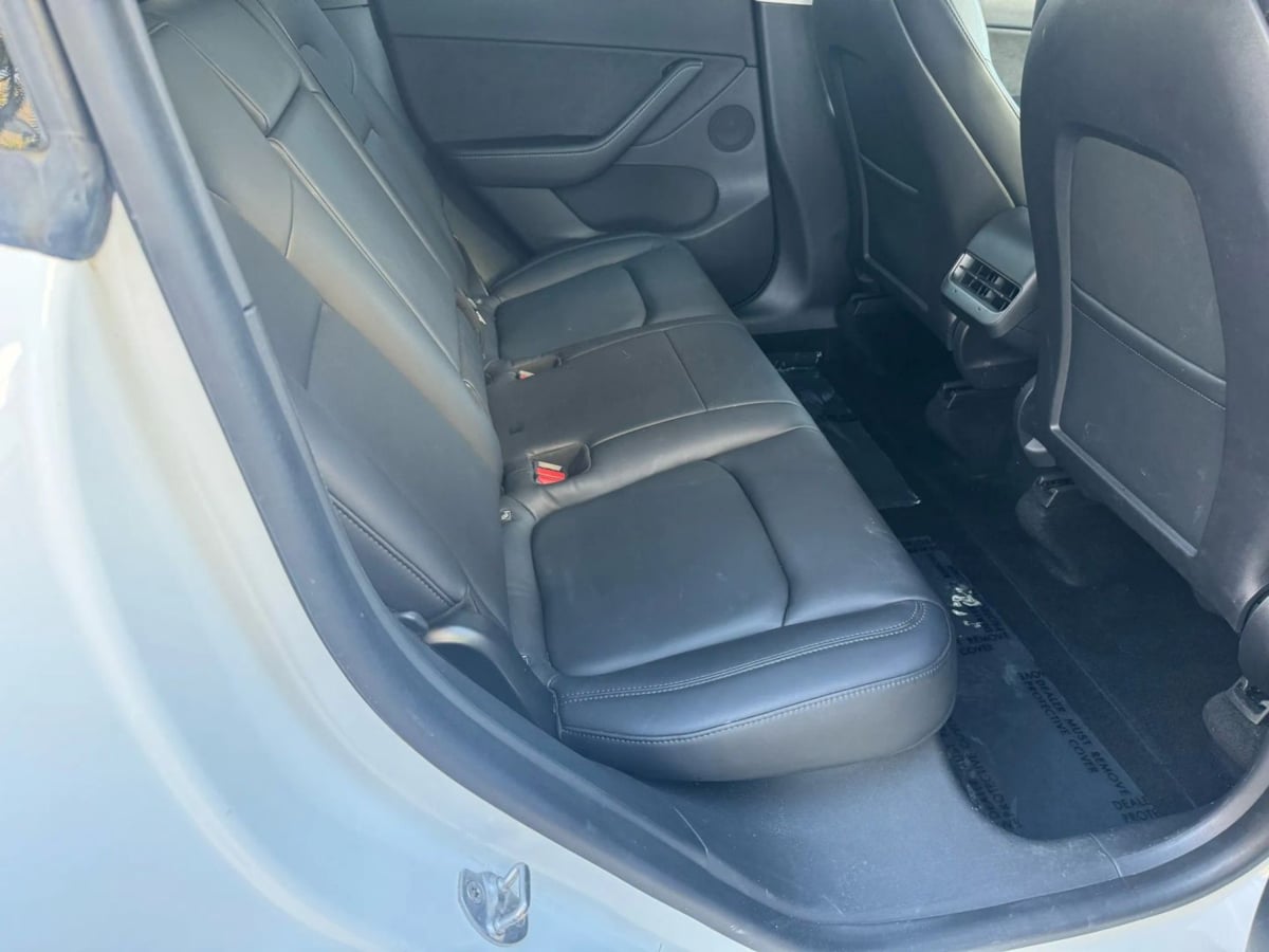 2024 Tesla Model Y Long Range photo 8