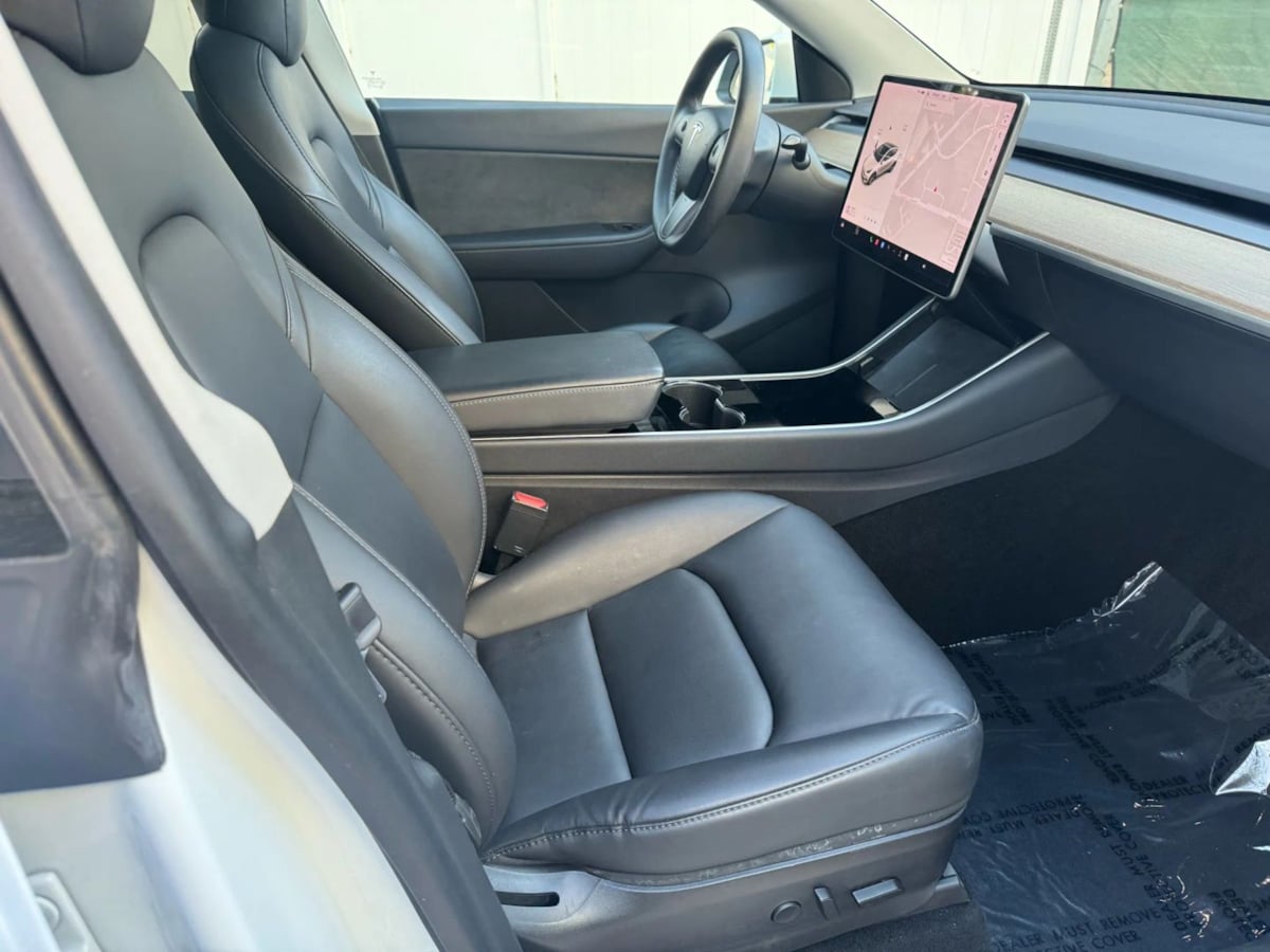2024 Tesla Model Y Long Range photo 10