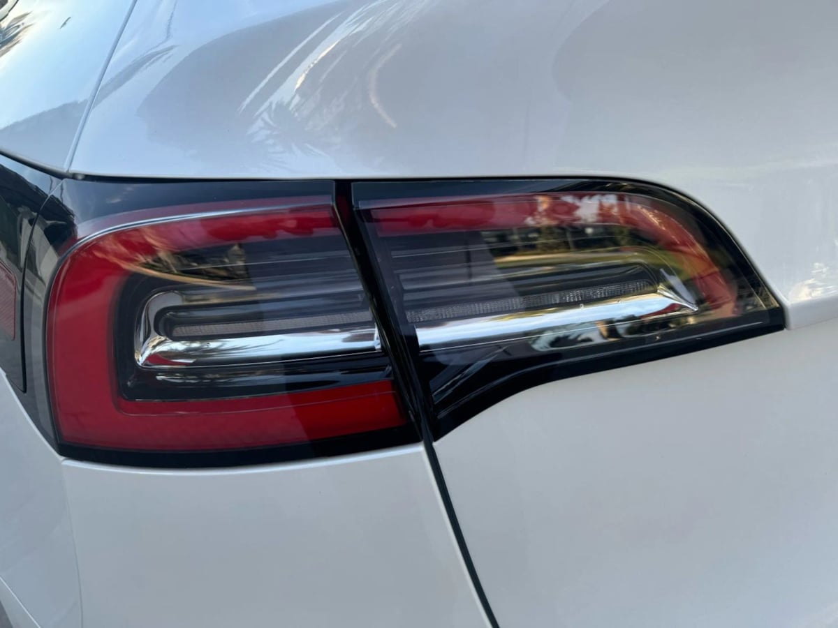 2024 Tesla Model Y Long Range photo 19