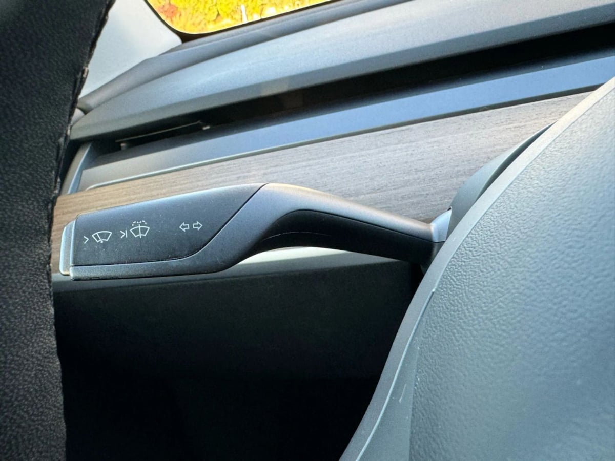 2024 Tesla Model Y Long Range photo 21