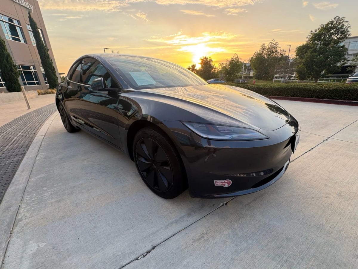 2024 Tesla Model 3 Long Range photo 3