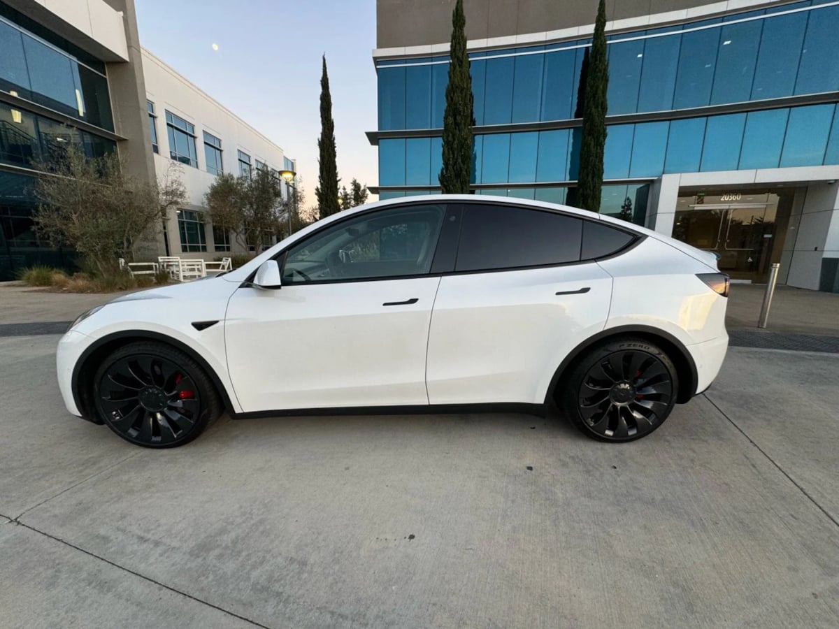 2022 Tesla Model Y Performance photo 8