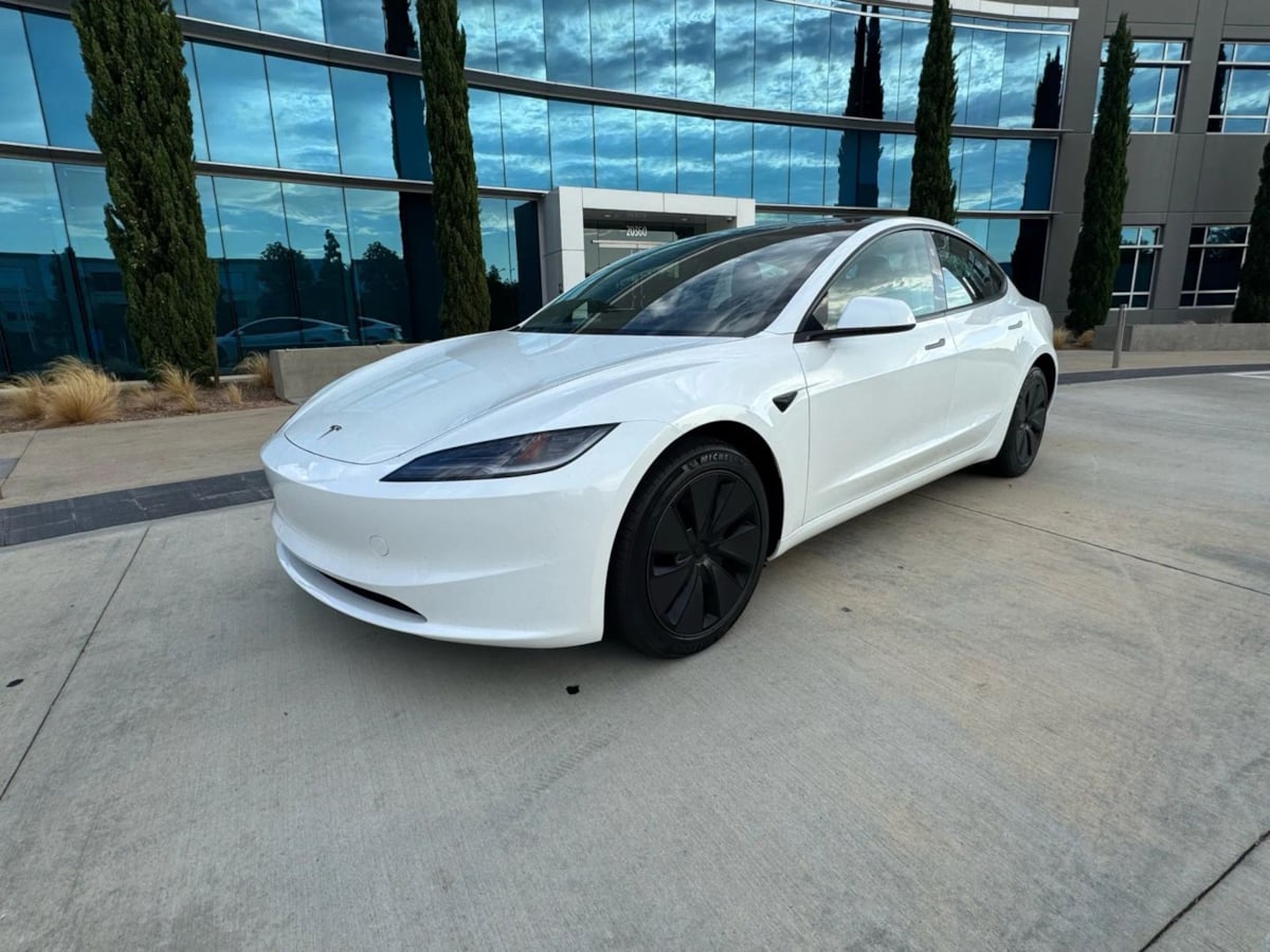 2024 Tesla Model 3 Long Range photo 3