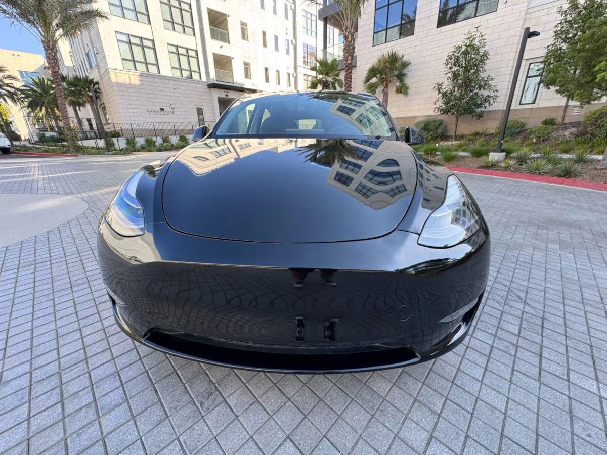 2023 Tesla Model Y Long Range photo 2