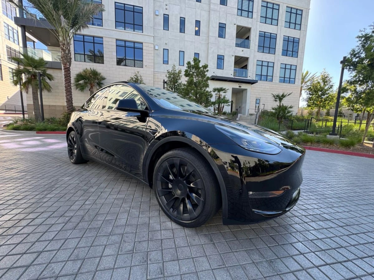 2023 Tesla Model Y Long Range photo 3
