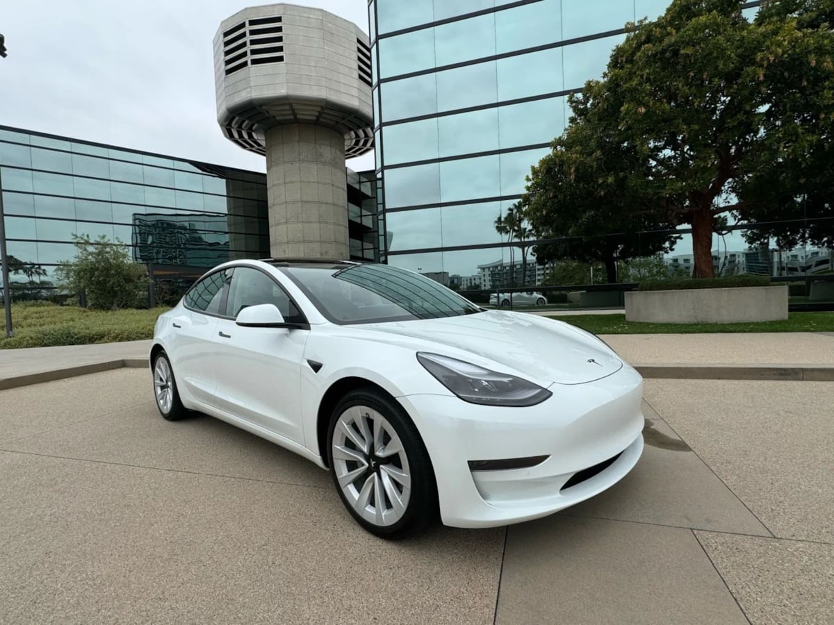 2022 Tesla Model 3 photo 3