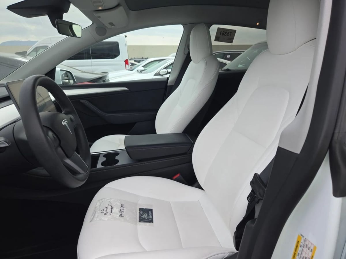 2023 Tesla Model Y Long Range photo 4