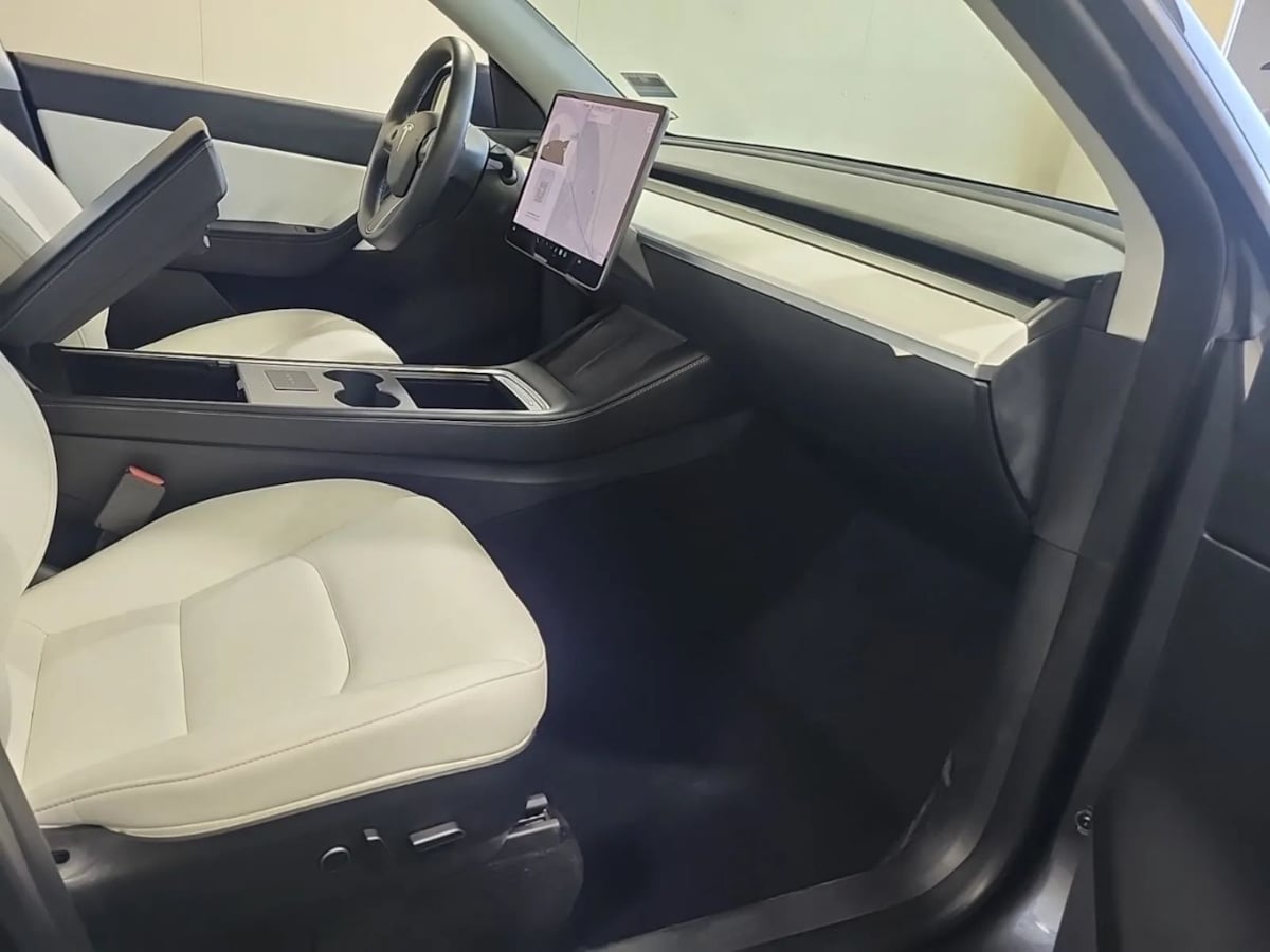 2021 Tesla Model Y Long Range photo 3