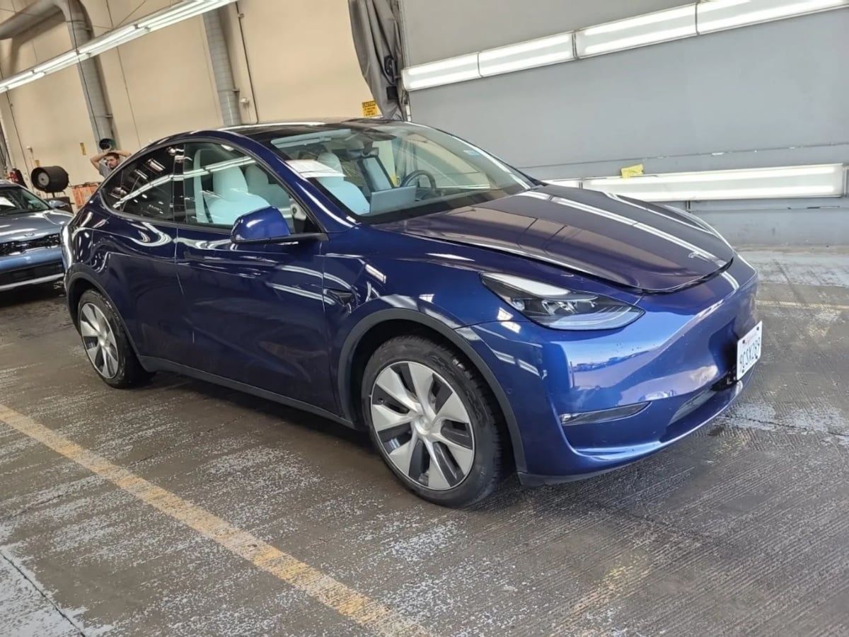 2022 Tesla Model Y Long Range photo 3