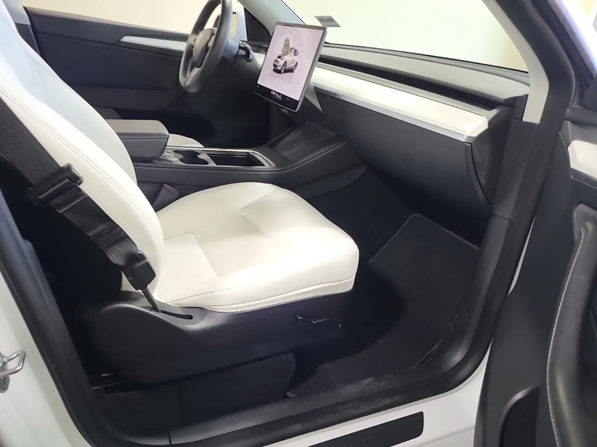 2022 Tesla Model Y Long Range photo 2