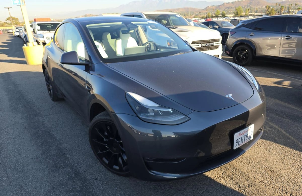 2023 Tesla Model Y Long Range photo 4