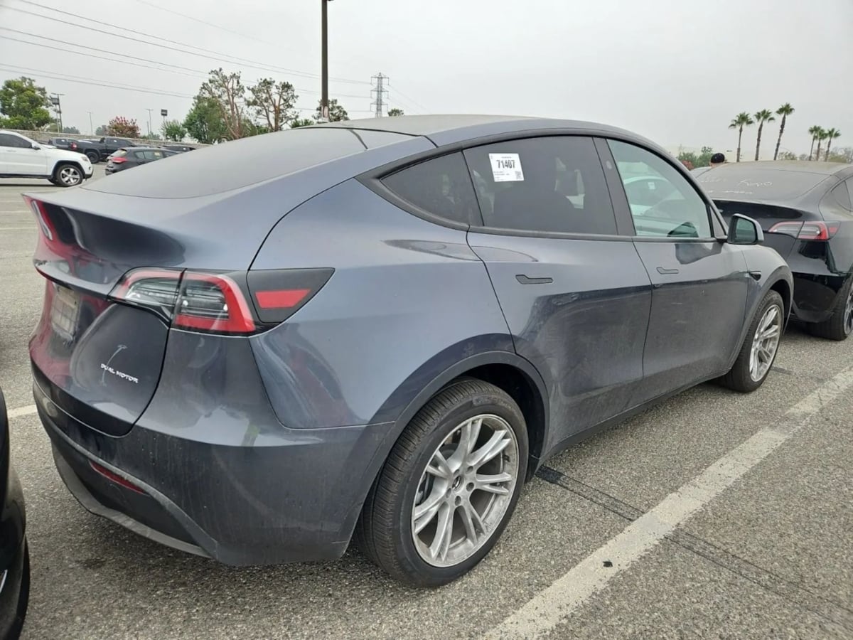 2023 Tesla Model Y Long Range photo 2
