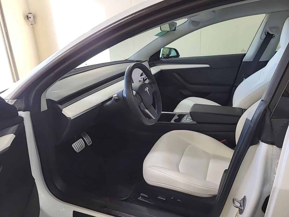 2023 Tesla Model 3 Performance photo 3