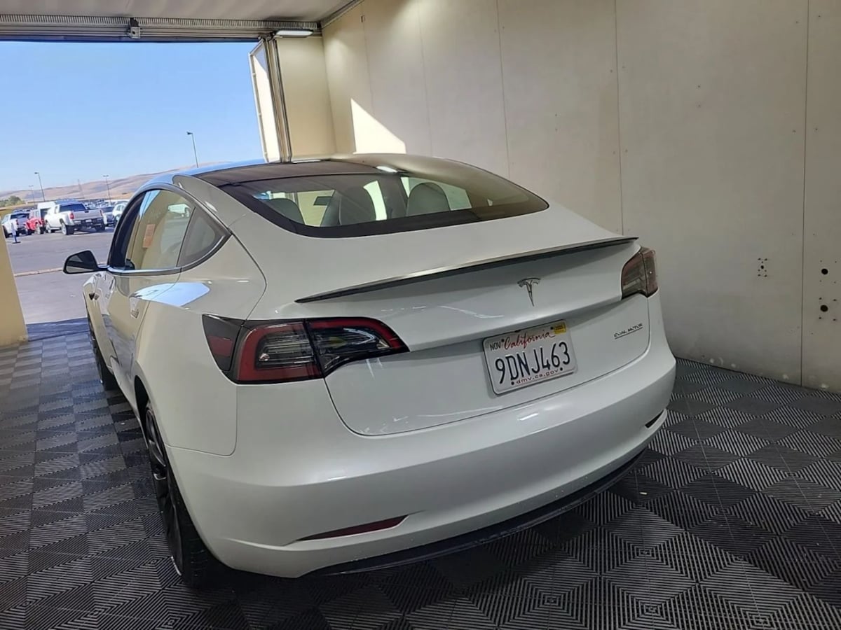 2023 Tesla Model 3 Performance photo 4
