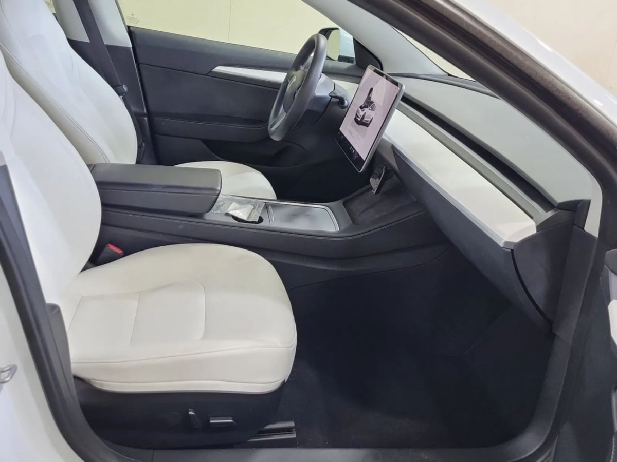 2023 Tesla Model 3 photo 2