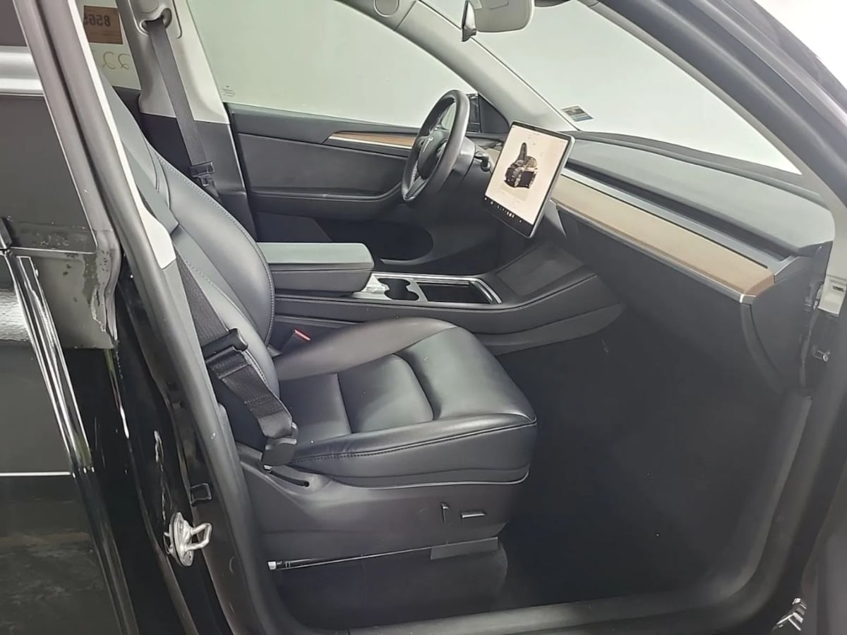 2022 Tesla Model Y Long Range photo 2