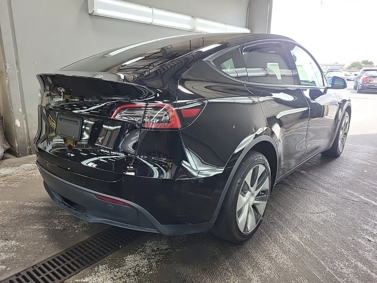 2022 Tesla Model Y Long Range photo 3