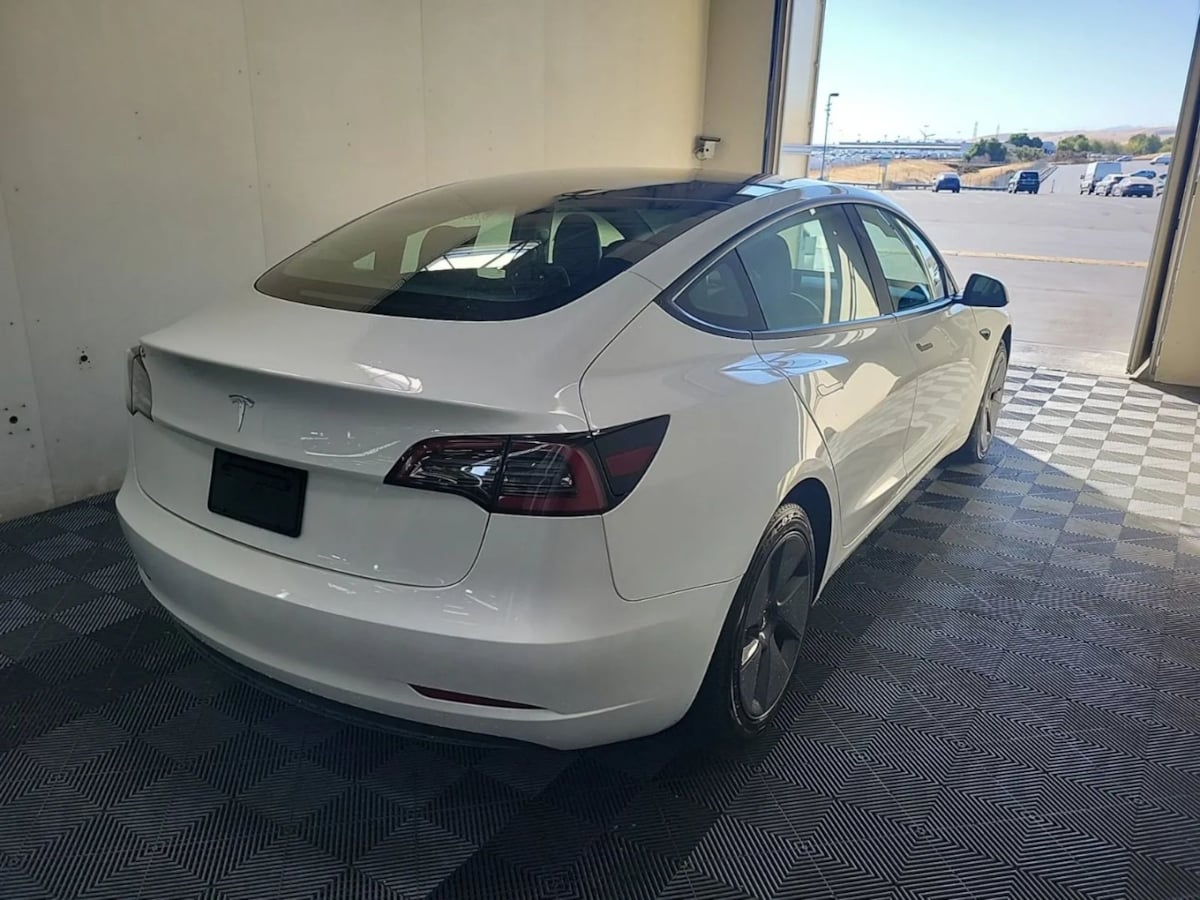 2023 Tesla Model 3 photo 3