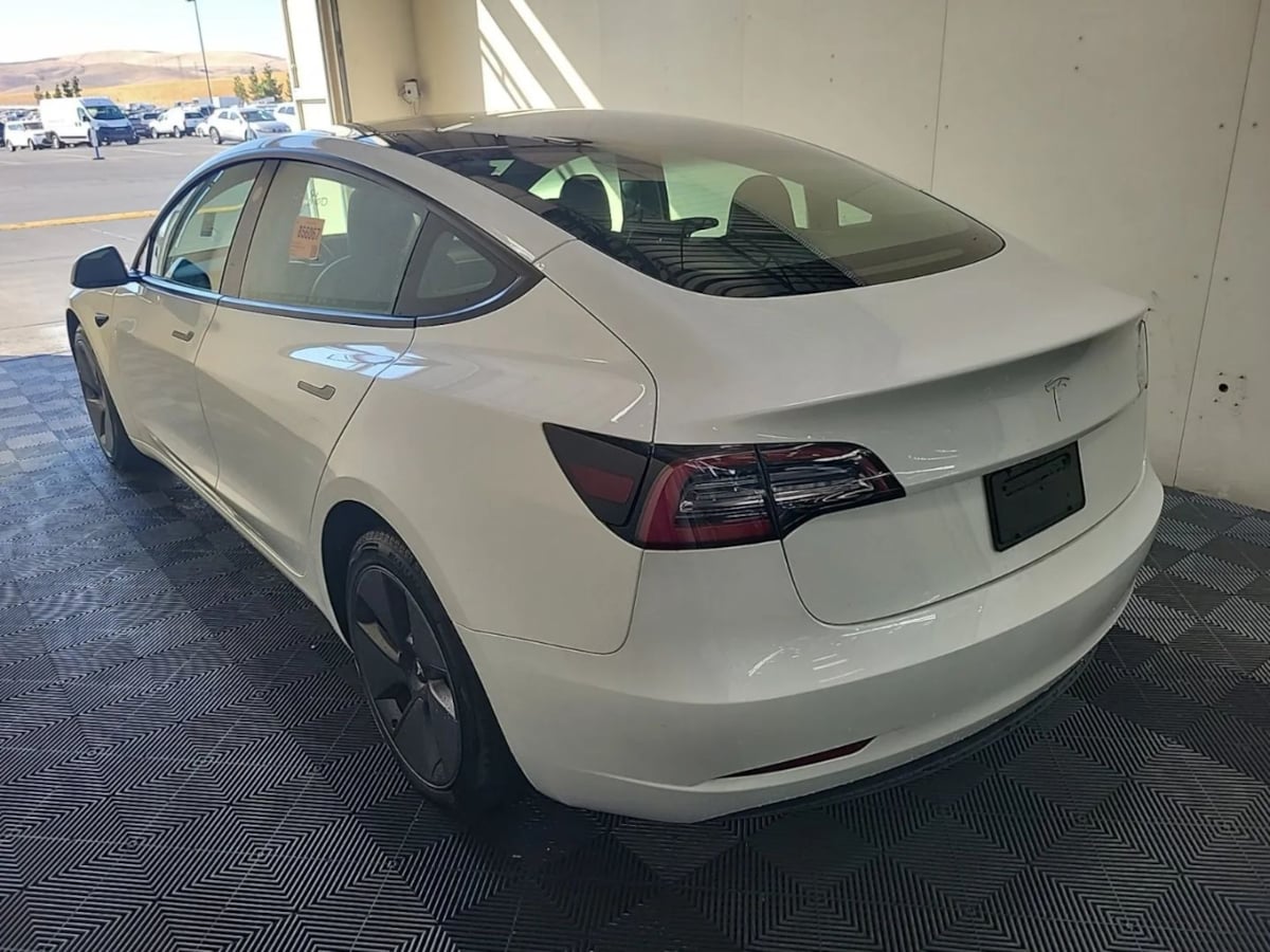 2023 Tesla Model 3 photo 5