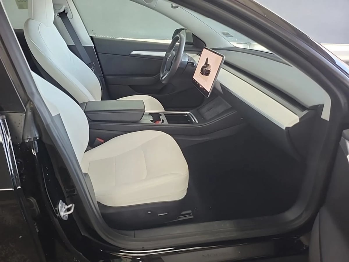 2022 Tesla Model 3 Long Range photo 2