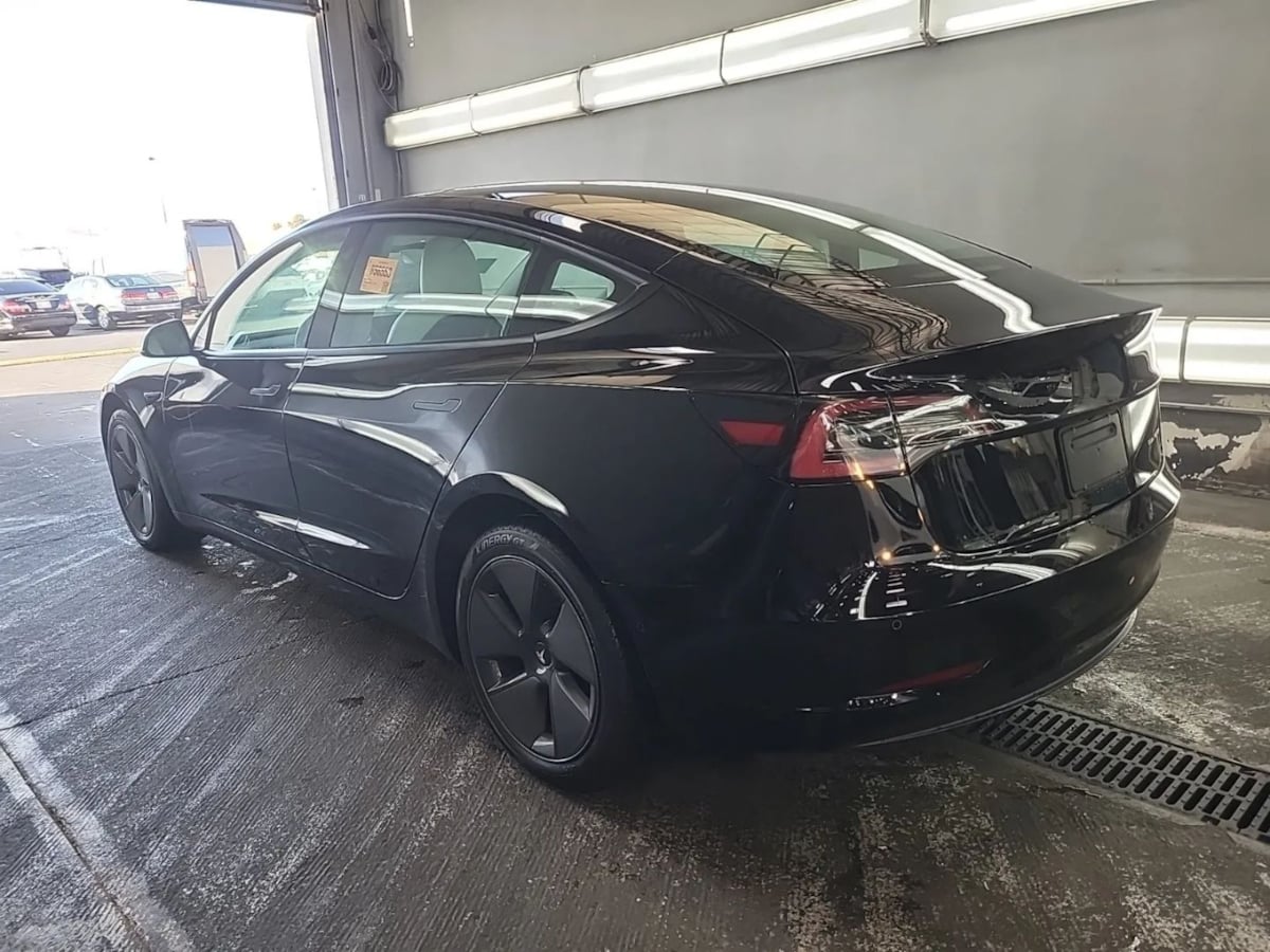 2022 Tesla Model 3 Long Range photo 3