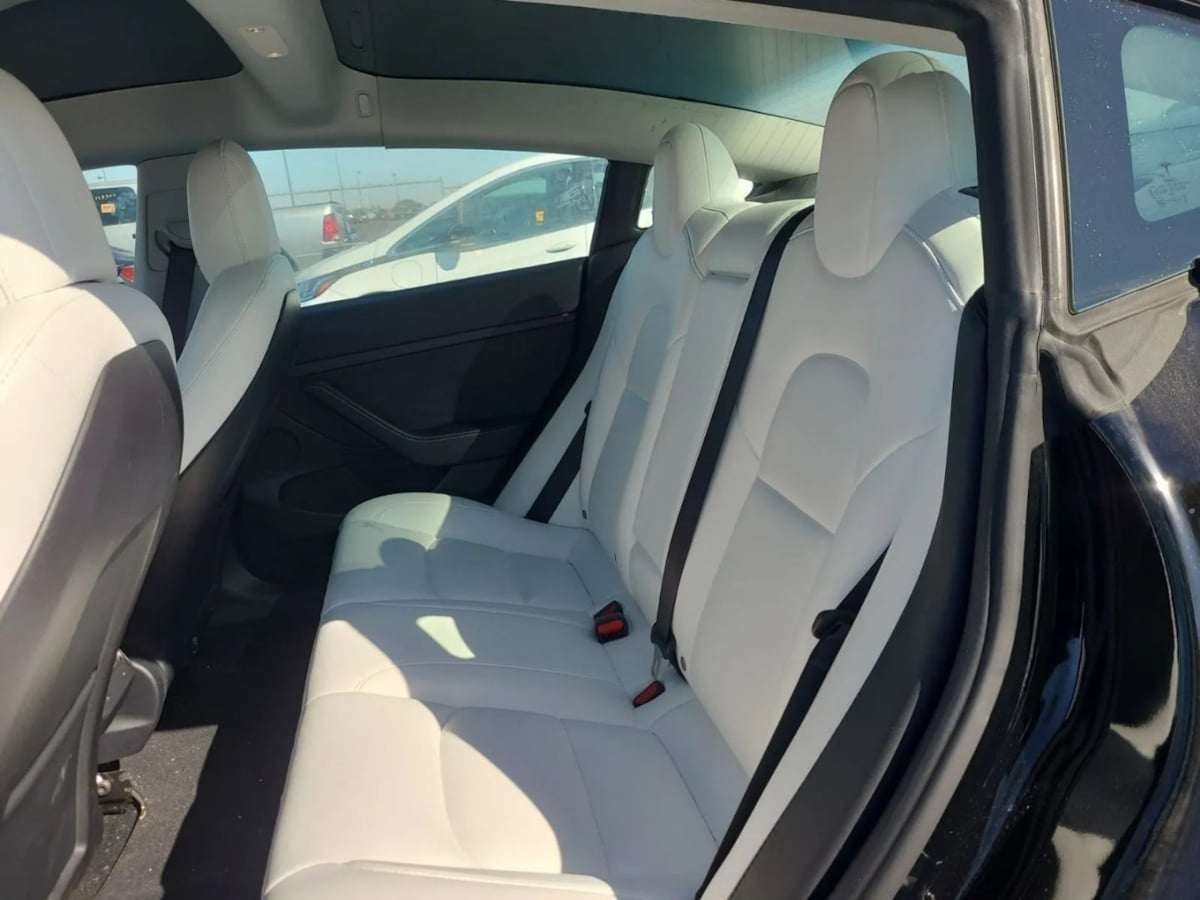 2022 Tesla Model 3 Long Range photo 8