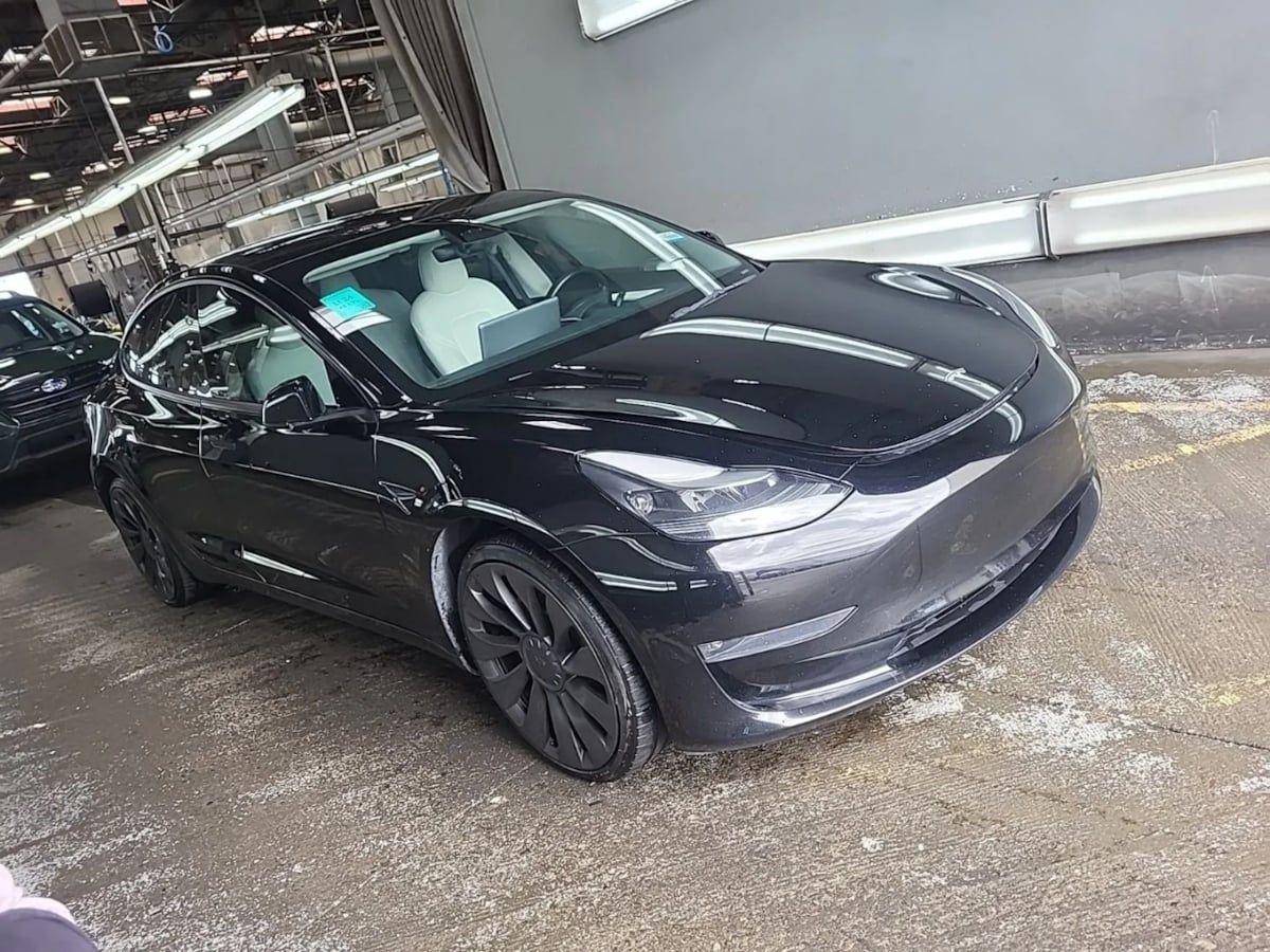 2023 Tesla Model 3 Performance photo 4