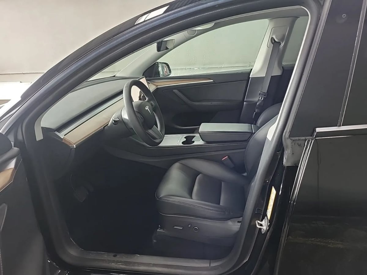 2022 Tesla Model Y Long Range photo 2
