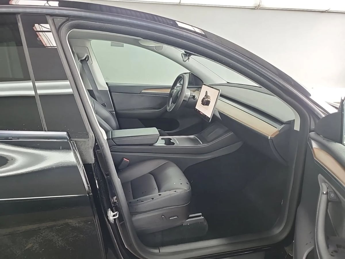 2022 Tesla Model Y Long Range photo 3