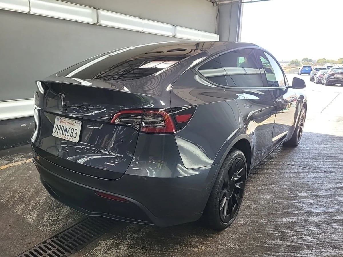 2021 Tesla Model Y Long Range photo 2